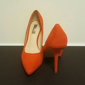 Spiegel Orange Pumps, new without box, 9.5
