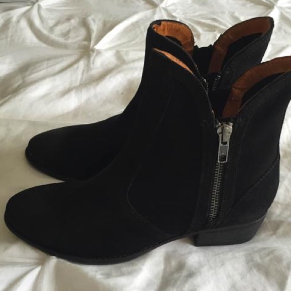 Seychelles Shoes - Seychelles Black suede lucky penny booties size 7