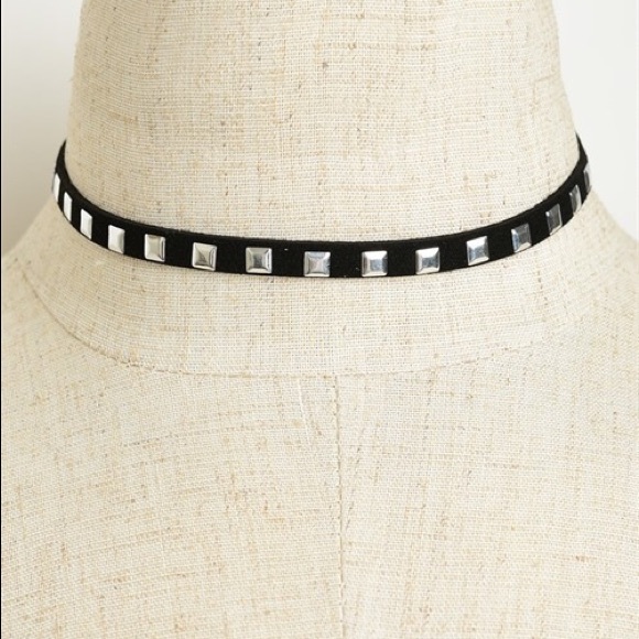 Studded necklace choker - Picture 3 of 3
