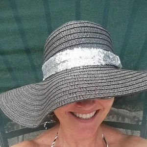 Meet your Posher, Bibi