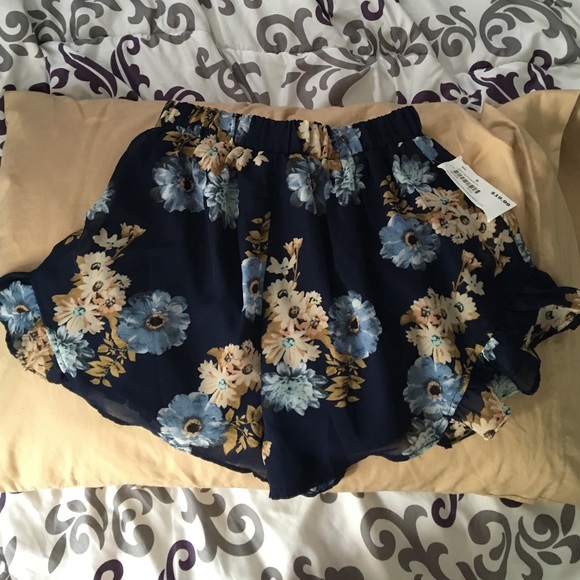 *SOLD* Floral two piece set - Picture 4 of 4