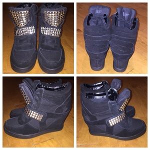 NWOT Steve Madden Hamlit Studded Wedge Sneaker