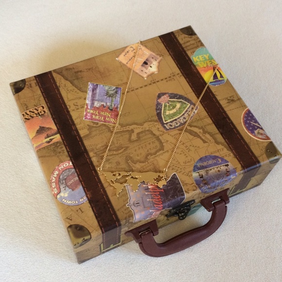 Gold World Map Necklace - Picture 4 of 4