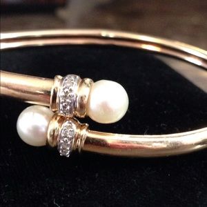 14kt gold bracelet with pearls and diamonds.