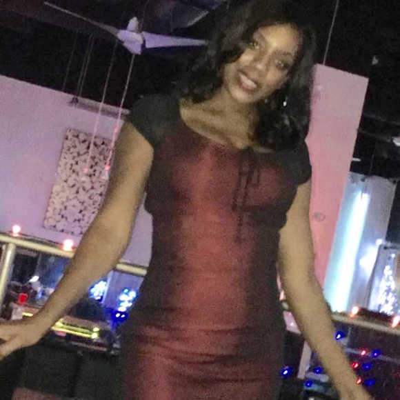 Top 10% Seller / Posh Ambassador / Party Host - Picture 2 of 6