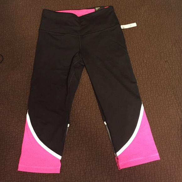 VSX sport knockout crop NWT