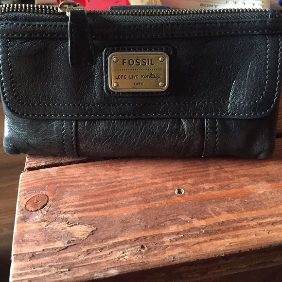 Black fossil wallet