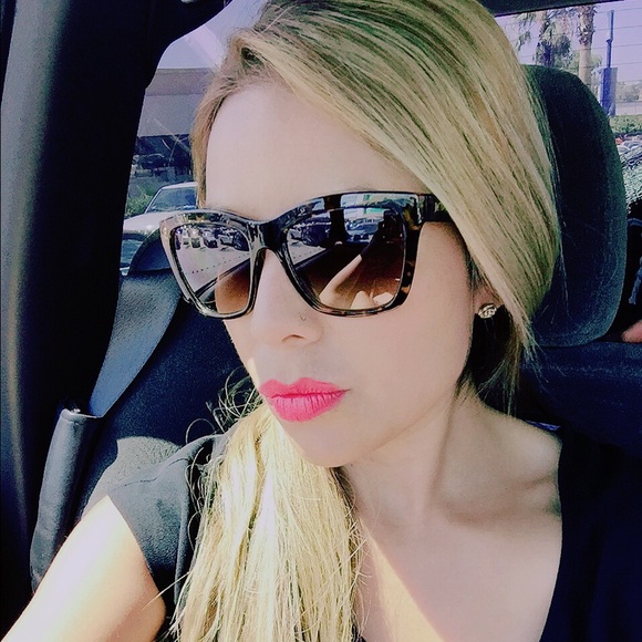 Meet your Posher, Norma