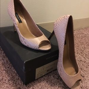 Ann Taylor leather perfect peep toe in vachetta