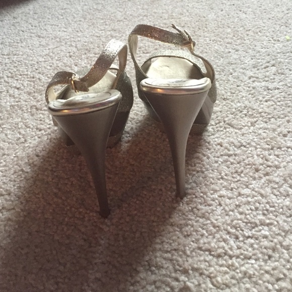 Formal Pumps - Picture 2 of 4