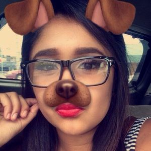 Meet your Posher, Desiree