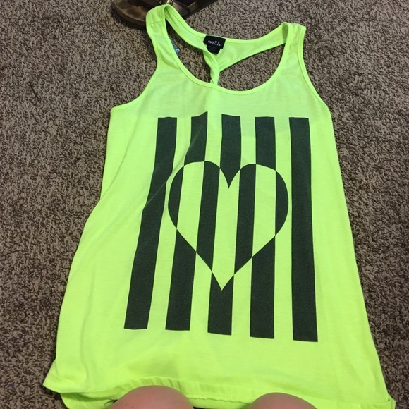 Twist back top