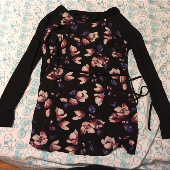 Oh Baby by Motherhood L Floral Blouse
