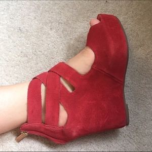 Dolce Vita red wedges