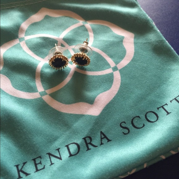 SALE ✔️ Black Kendra Scott studs