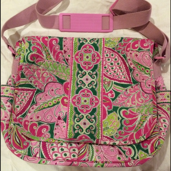 Vera Bradley messenger bag in Pinwheel Pink