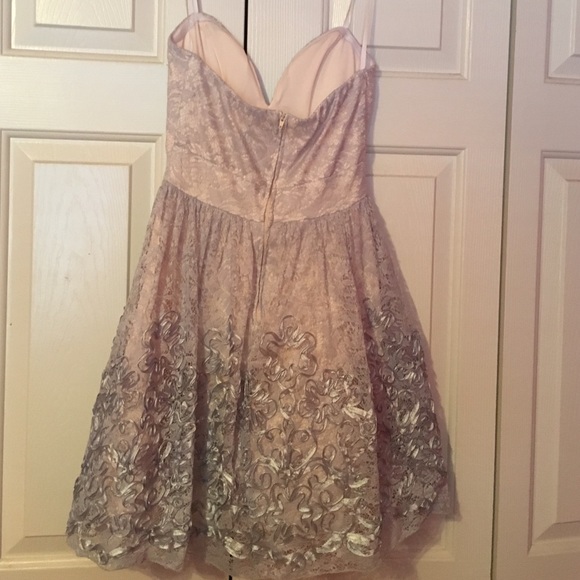 Windsor Dress 👗 - Picture 2 of 4