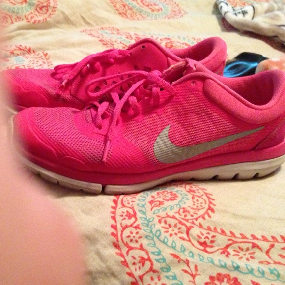 Nike 8 hot pink