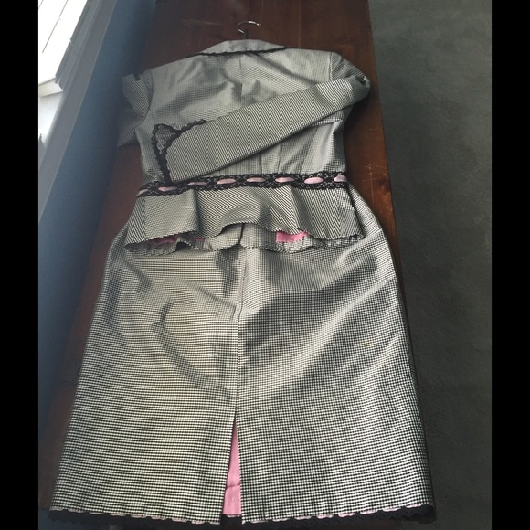 DESIGNER SUIT (KAY UNGER) - Picture 2 of 4