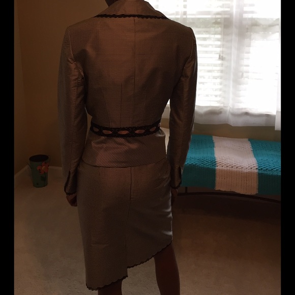 DESIGNER SUIT (KAY UNGER) - Picture 4 of 4