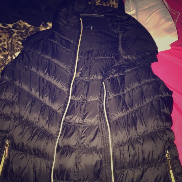 A Michael Kors vest never worn - Picture 1 of 3