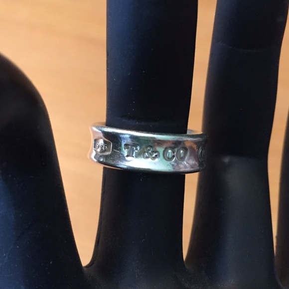 ❌SOLD❌Tiffany Beveled Ring - Picture 2 of 4