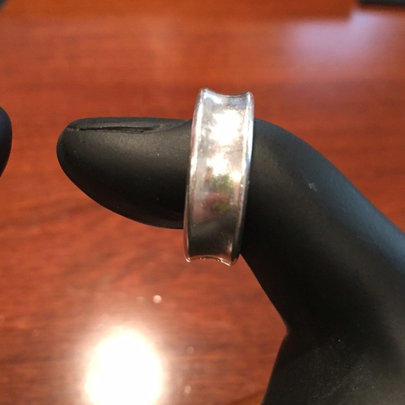 ❌SOLD❌Tiffany Beveled Ring - Picture 4 of 4