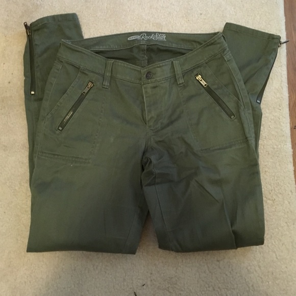 Old Navy Army Green Pants🎍🌱