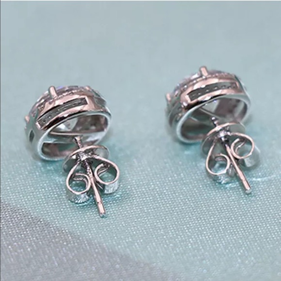 Stud Platinum Plated Earrings💎 - Picture 3 of 4