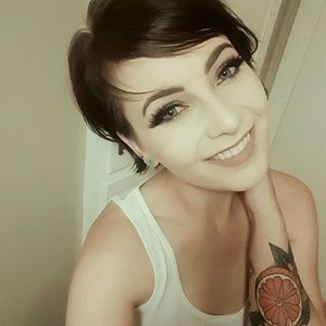 Meet your Posher, Halie