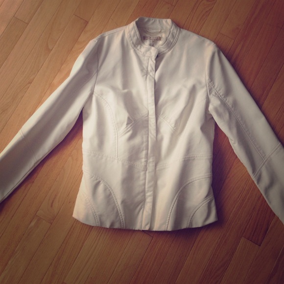 MOVING MUST SELL White leather jacket