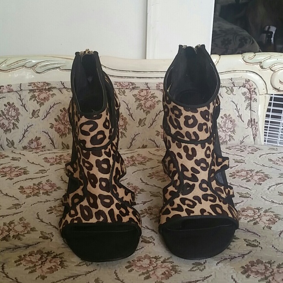 Aldo leopard print strap heels sz 6