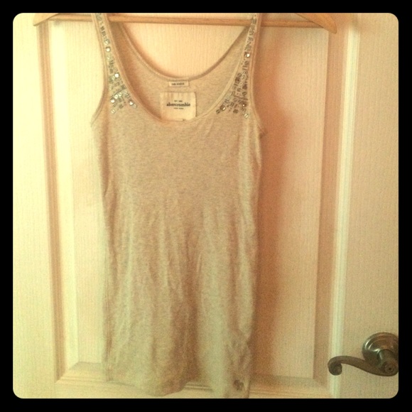 Cute and simple Abercrombie tank top ✨✨