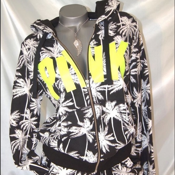 IN SEARCH OF THIS SWEATSHIRT IN A SMALL OR XSMALL