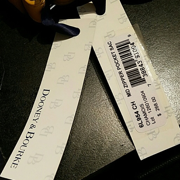 NWT Dooney & Bourke Zipper Pocket Sac - Picture 3 of 4