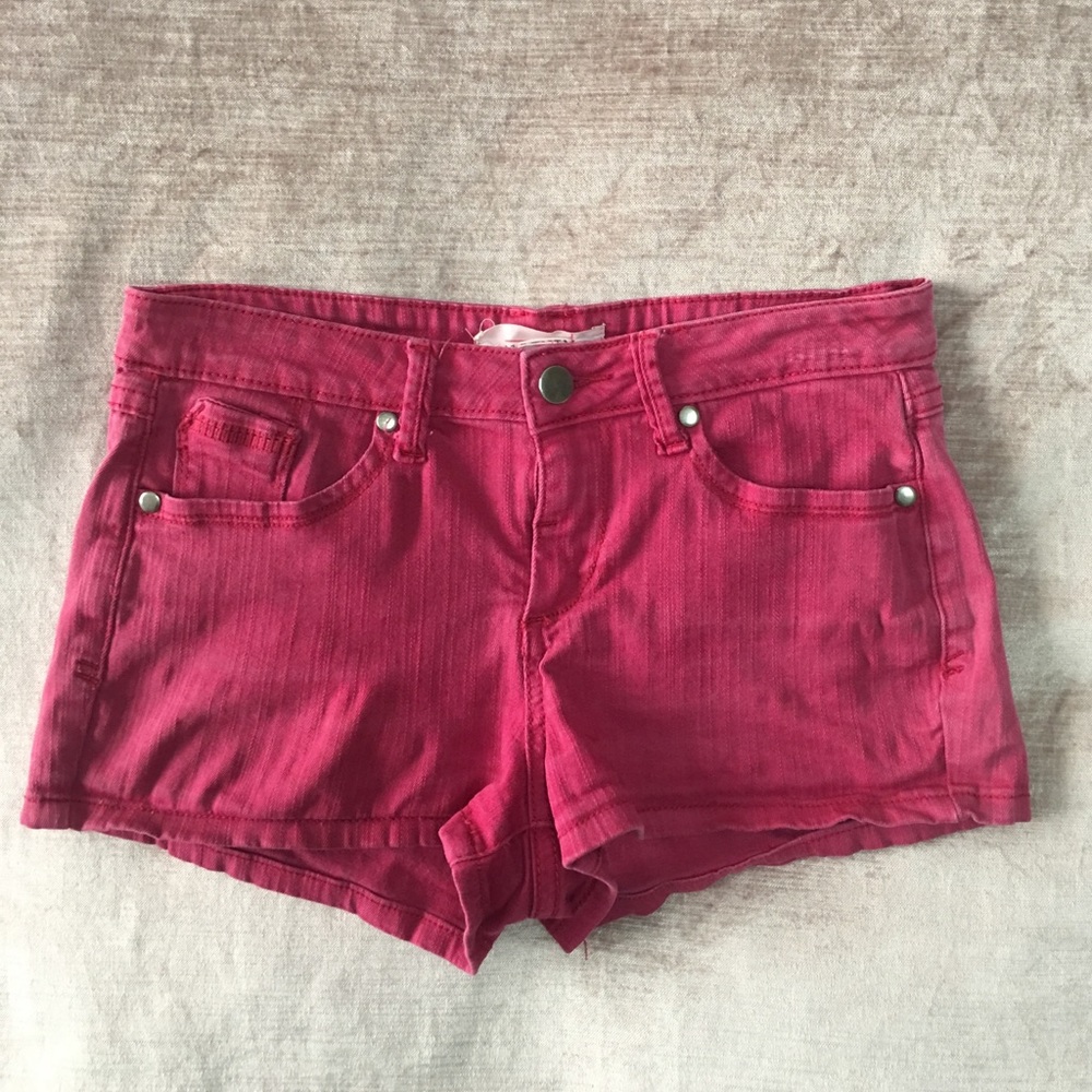 Size 26. Denim 2.1. Red jean shorts.