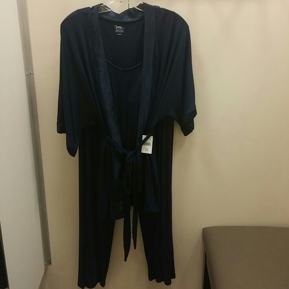 Nursing robe set, New with tags.