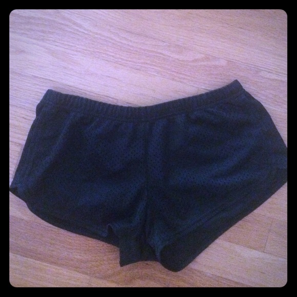 🐾SOLD🐾 Simple black and white soffe shorts ✨✨