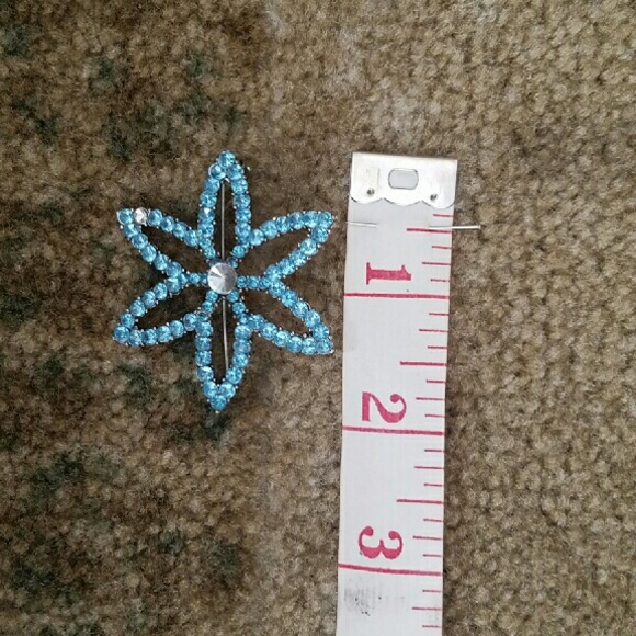 Flower brooch - Picture 3 of 3