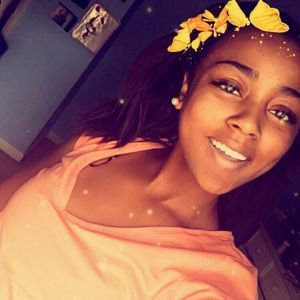 Meet your Posher, Alexis