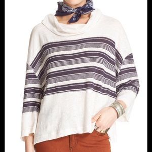 Free people slouchy crop top 💙