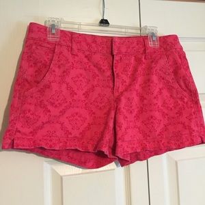 Fitted and pocketed shorts