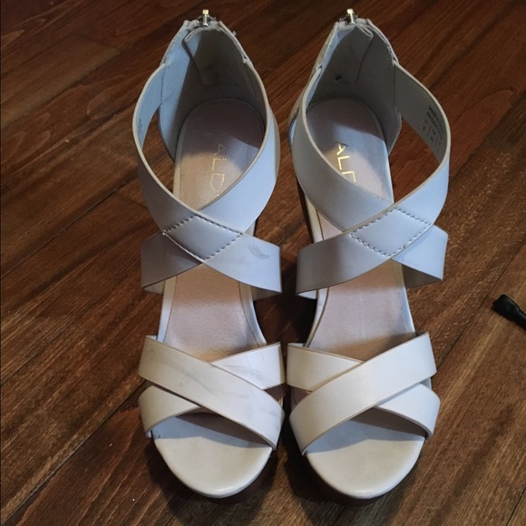 Nude Aldo wedges - Picture 1 of 3