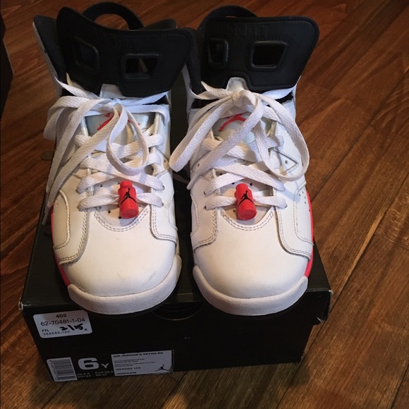 Infrared Jordan 6s size 6 youth - Picture 1 of 3