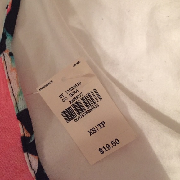 SOLD‼️ BRAND NEW W TAGS VS PINK TANK TOP - Picture 3 of 4