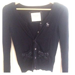 Navy blue A&F cardigan ✨✨