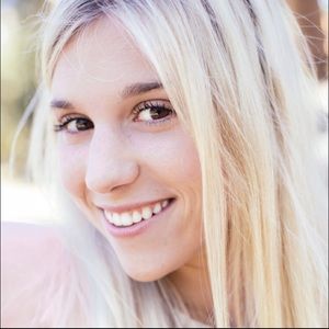 Meet your Posher, Kayla