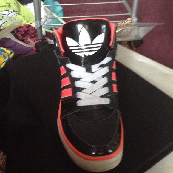 Adidas shoes - Picture 1 of 4