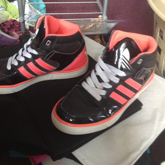 Adidas shoes - Picture 2 of 4