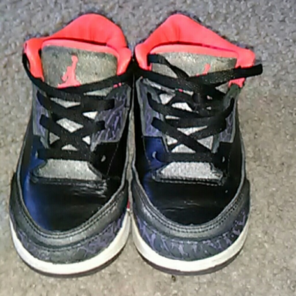 Jordan retro Crimson 3s
